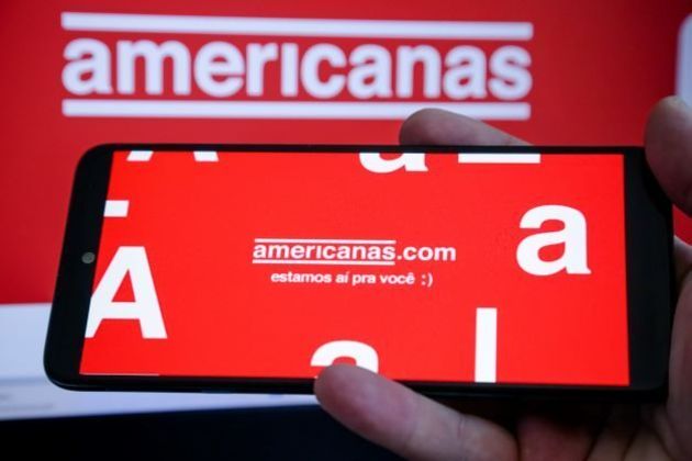Imagem mostra a logo das lojas americanas e a suspeita de fraude